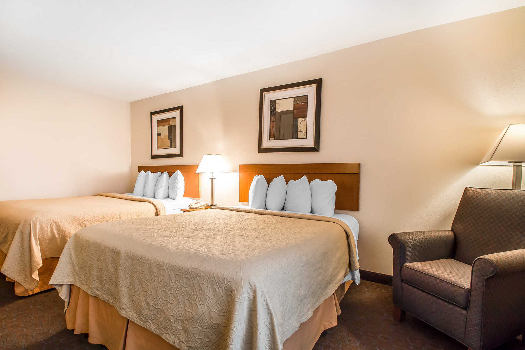 Quality Inn Morris I-80 Room photo